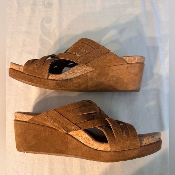 Ugg Lilah Brown Suede & Cork Wedges Boho Casual Soft & Comfy Size 9 - Picture 11 of 12